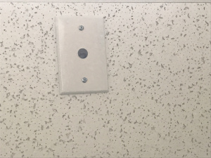 Plate Mounted to Ceiling.JPG